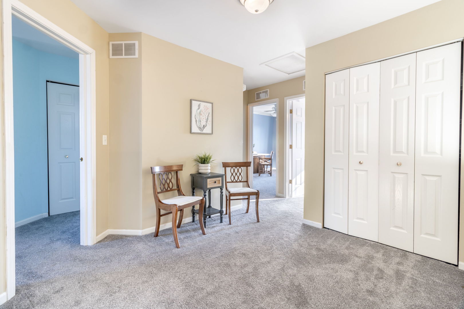 533 Mallard Lane, Unit D Sugar Grove, IL 60554 - Photo 6 of 12 a view of a livingroom with furniture and a window