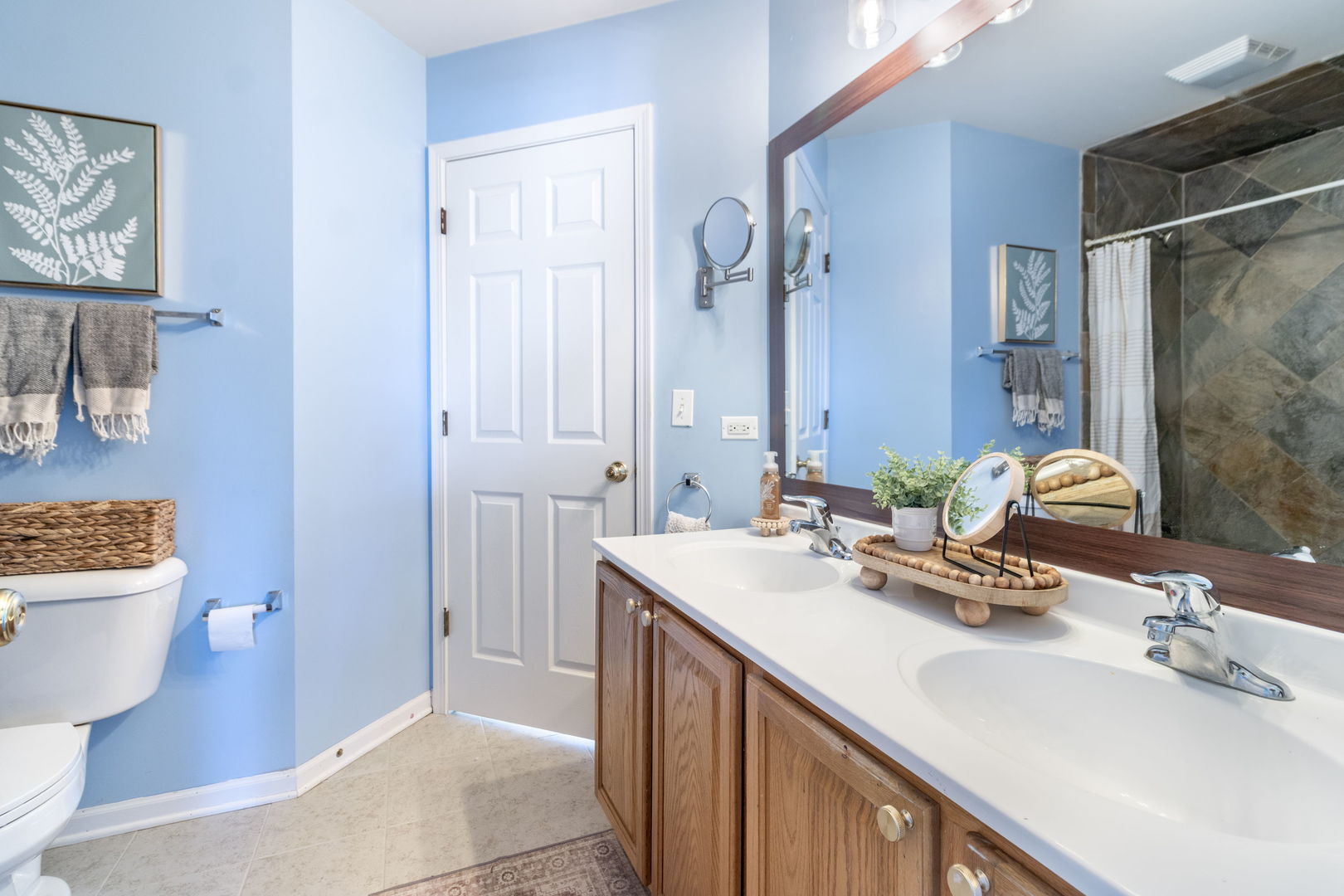533 Mallard Lane, Unit D Sugar Grove, IL 60554 - Photo 8 of 12 a bathroom with a sink a toilet and shower