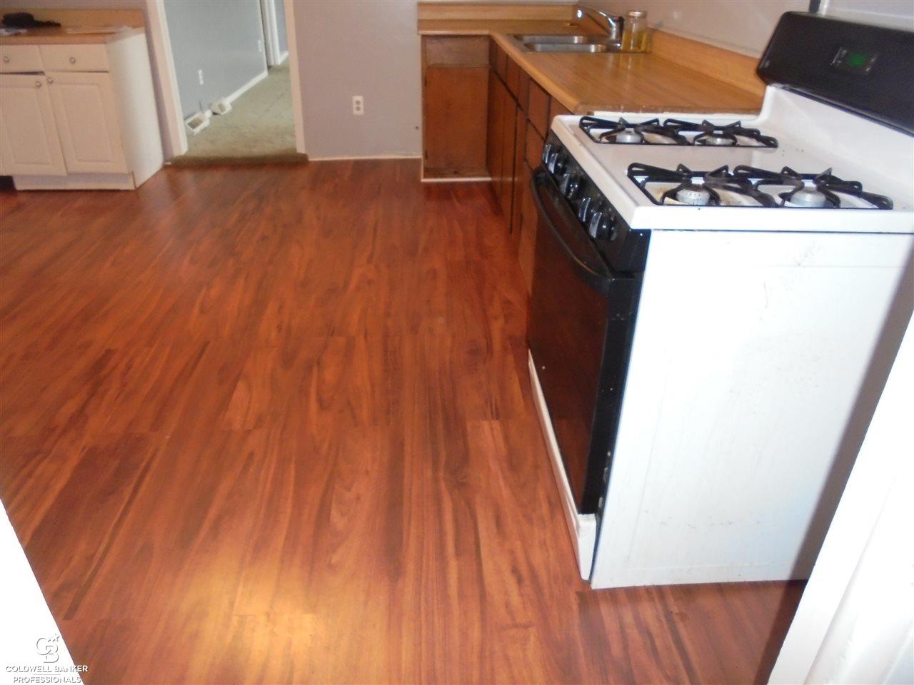 280 Wheeling Road Imlay City, MI 48444 - Photo 15 of 35 Roomy Kitchen