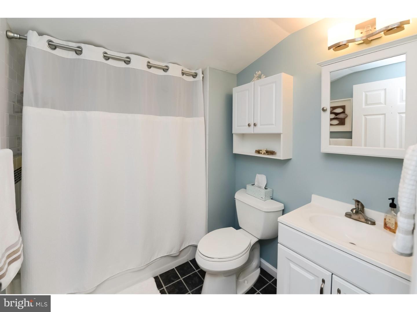 933 Clements Bridge Road Barrington, NJ 08007 - Photo 17 of 24 Bathroom