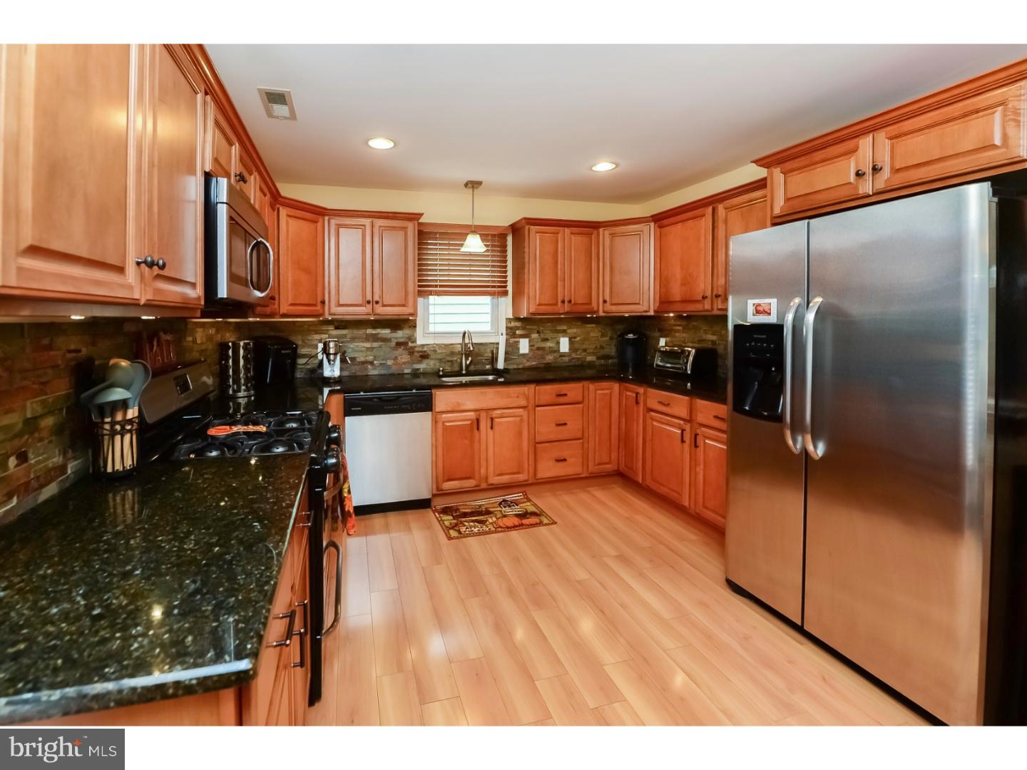 933 Clements Bridge Road Barrington, NJ 08007 - Photo 7 of 24 Kitchen
