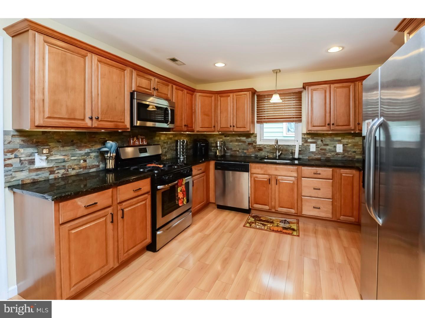 933 Clements Bridge Road Barrington, NJ 08007 - Photo 8 of 24 Kitchen