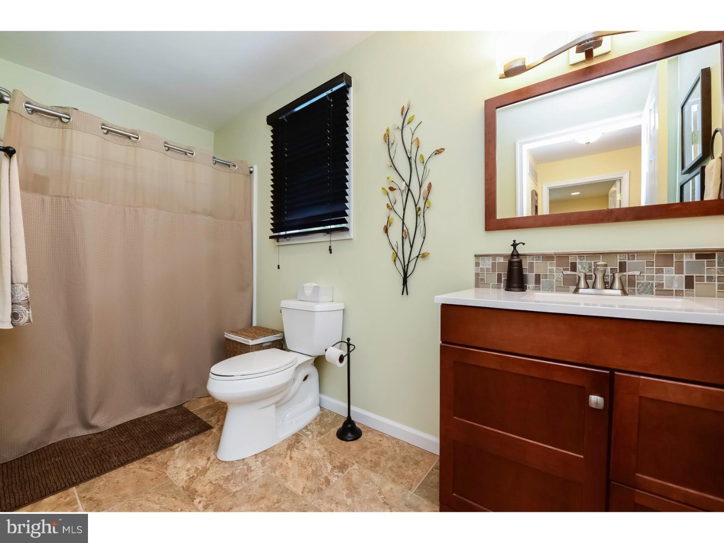 933 Clements Bridge Road Barrington, NJ 08007 - Photo 10 of 24 Bathroom