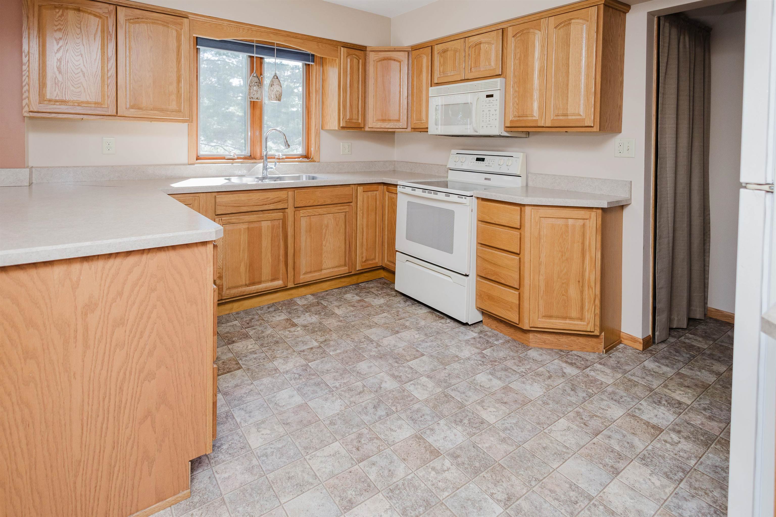 607 Dodge Street Mineral Point, WI 53565 - Photo 4 of 64