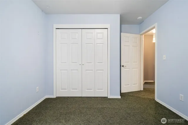 an empty room with a empty space