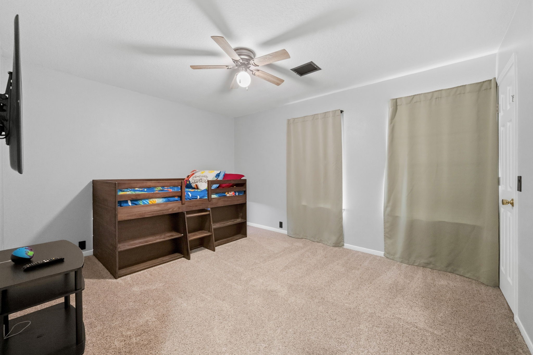 11903 Ezekiel Road Tomball, TX 77375 - Photo 27 of 30 a bedroom with furniture and a chandelier fan