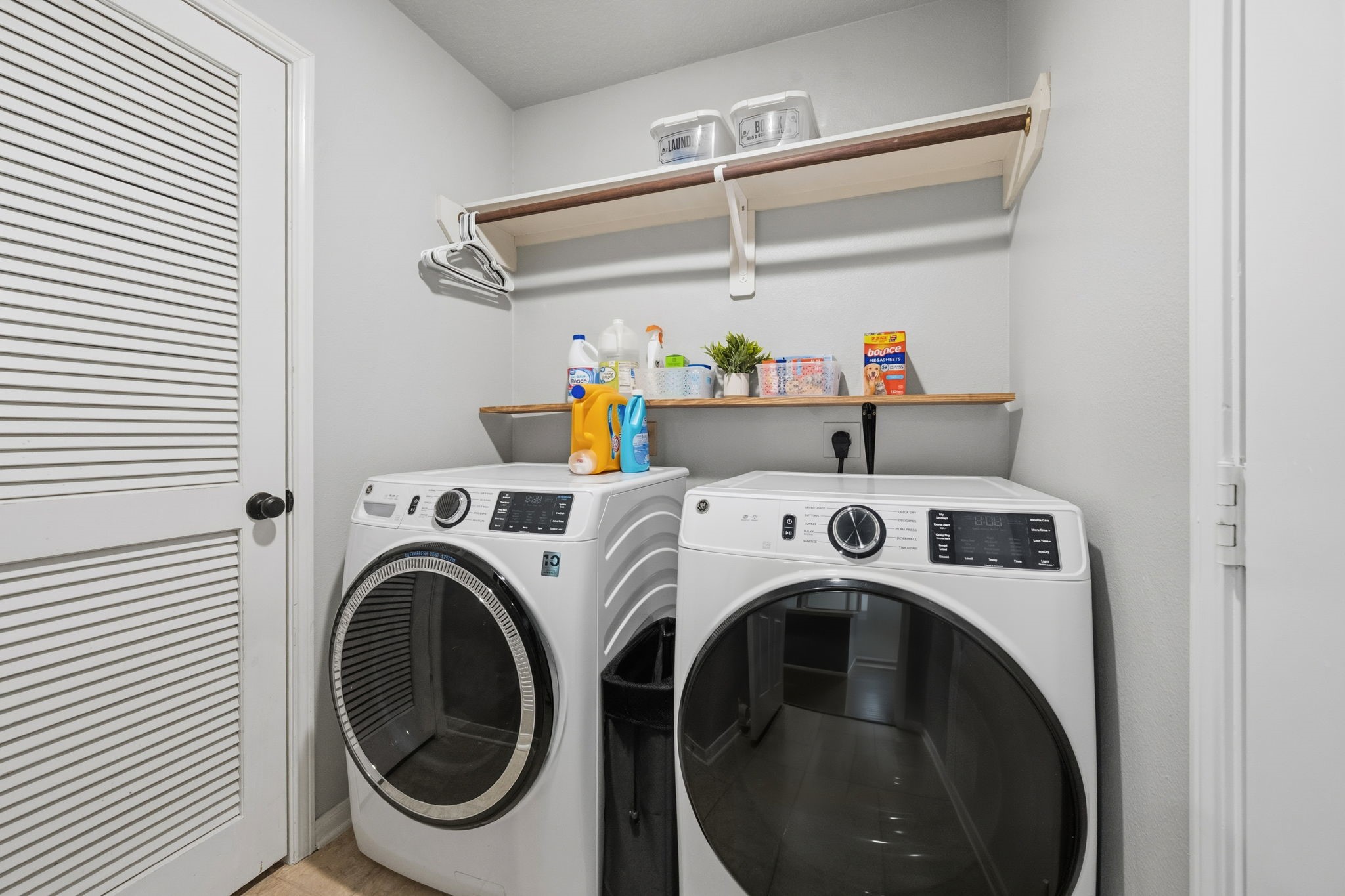 11903 Ezekiel Road Tomball, TX 77375 - Photo 10 of 30 a utility room with dryer and washer