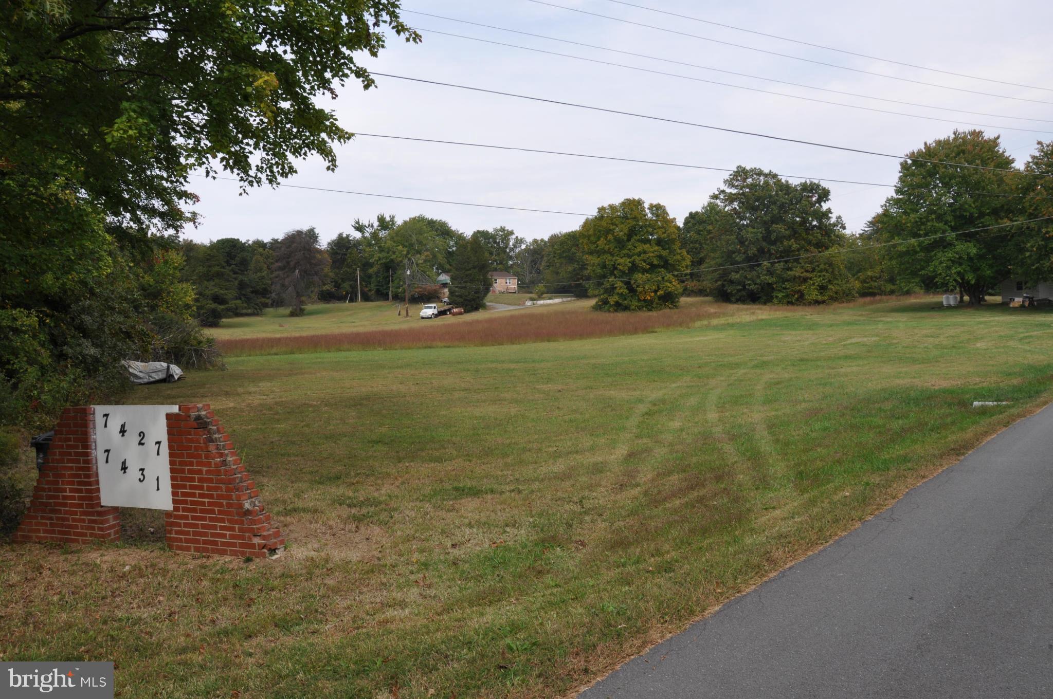 7425 Carver Road Gainesville, VA 20155 - Photo 2 of 4 Exterior (General)