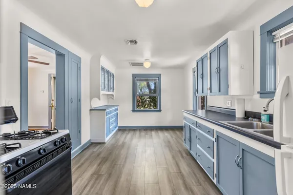 $2,200 | 12 West Columbus Avenue, Flagstaff, AZ 86001