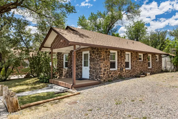 $2,200 | 12 West Columbus Avenue, Flagstaff, AZ 86001