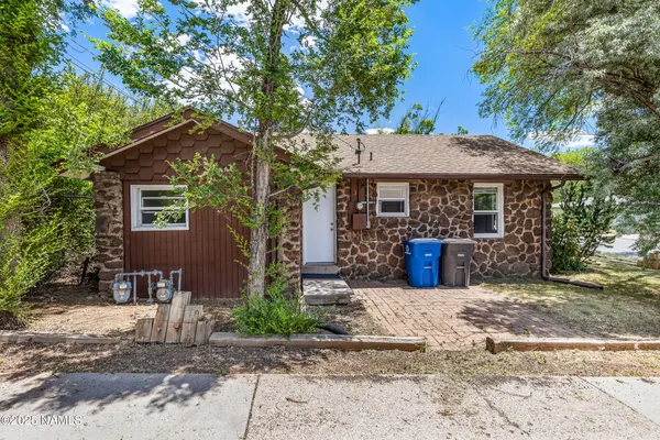 $2,200 | 12 West Columbus Avenue, Flagstaff, AZ 86001