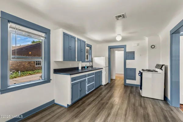$2,200 | 12 West Columbus Avenue, Flagstaff, AZ 86001