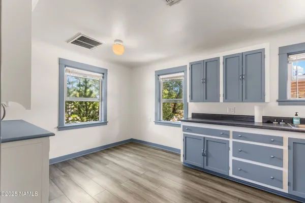 $2,200 | 12 West Columbus Avenue, Flagstaff, AZ 86001