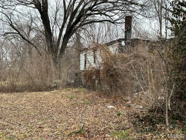 $7,500 | 5621 Westmoreland Place, Washington Park, IL 62204