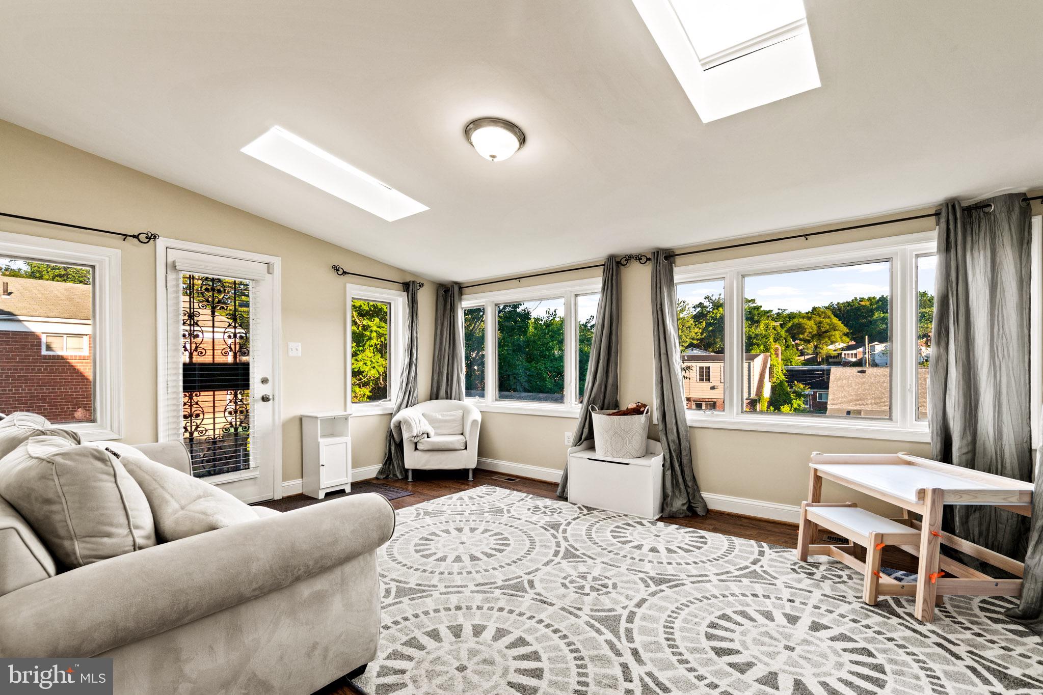 829 Hilltop Terrace Southeast Washington, DC 20019 - Photo 4 of 37