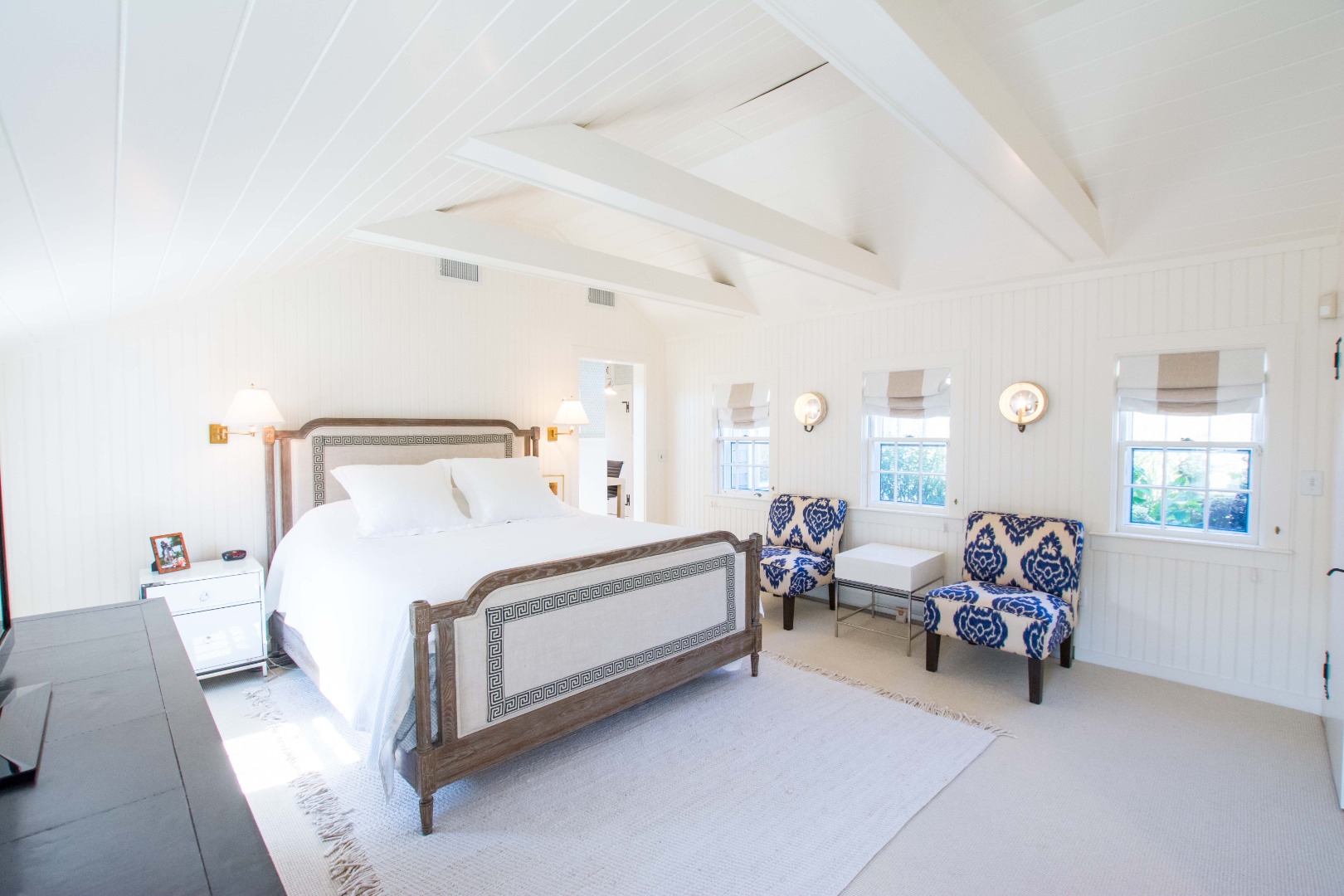 60 Cliff Road Nantucket, MA 02554 - Photo 26 of 54 a bedroom with bed and window