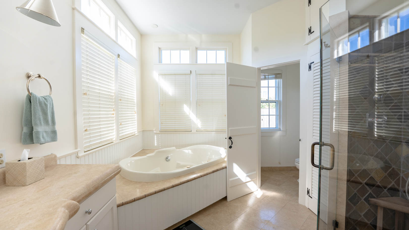 60 Cliff Road Nantucket, MA 02554 - Photo 33 of 54 a bathroom with a tub sink and mirror