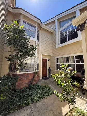 $5,400 | 451 Medford Court, Unit 102, Long Beach, CA 90803