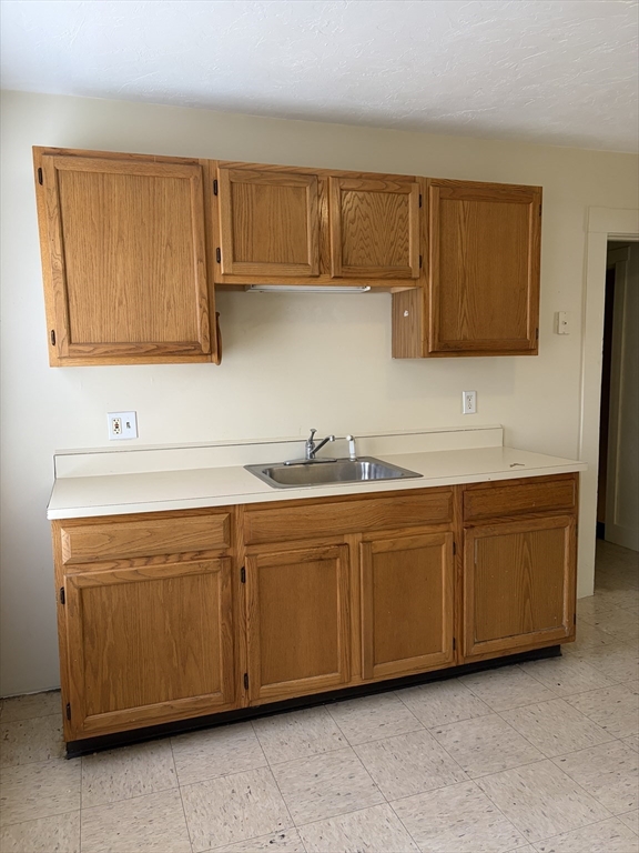 9 Exchange Court, Unit 2 Waltham, MA 02451 - Photo 2 of 9