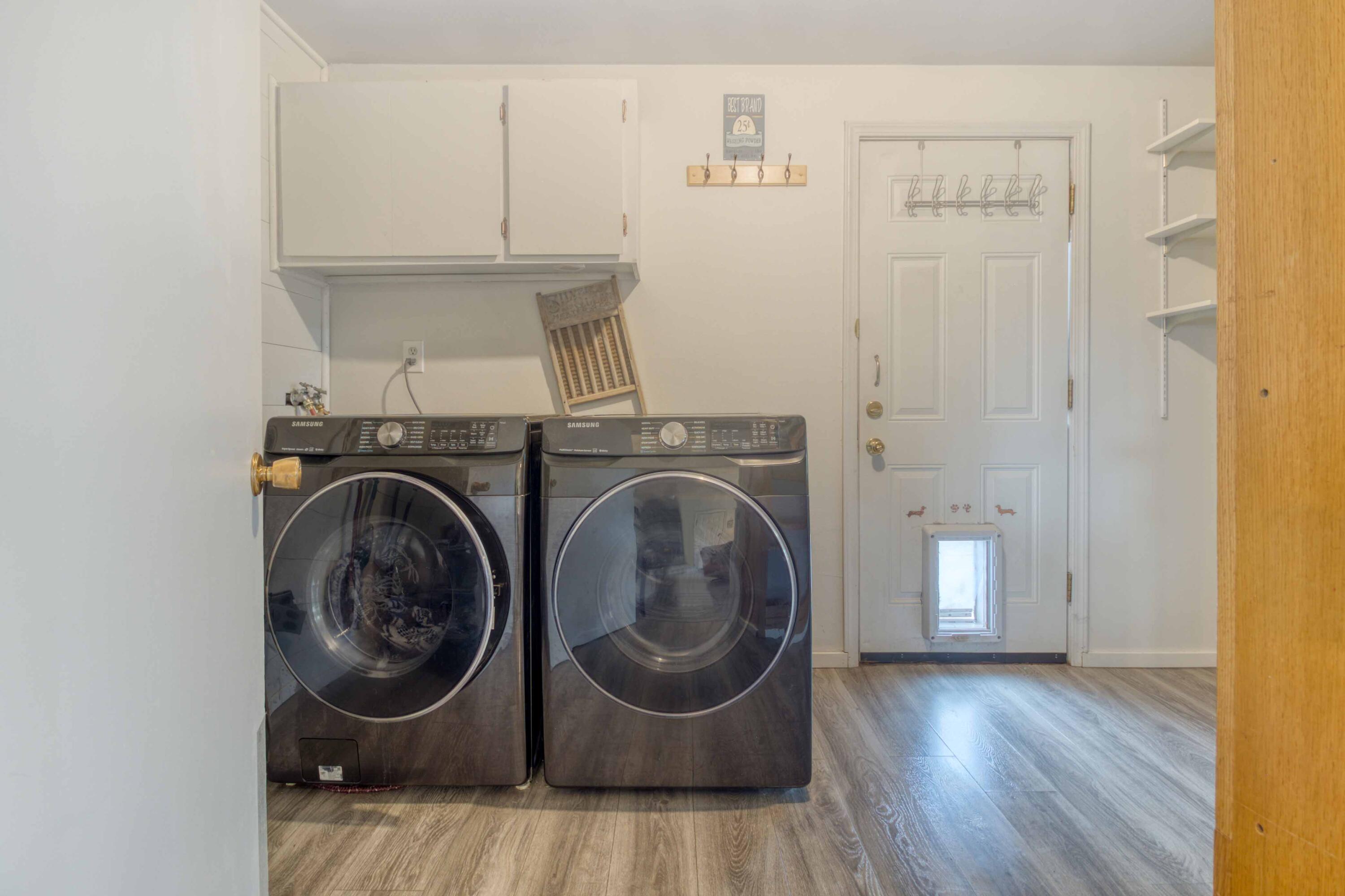 566 Northwest Mc Donald Road Prineville, OR 97754 - Photo 19 of 41 a utility room with dryer and washer