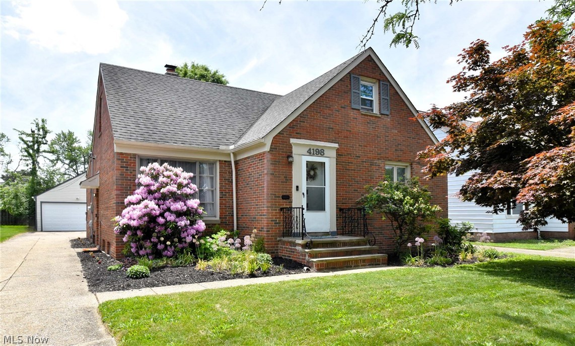 4198 Okalona Road Cleveland, OH 44121 - Photo 2 of 40