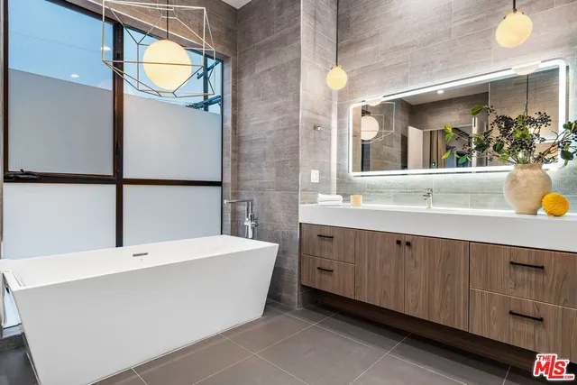 $4,495,000 | 3214 Stoner Avenue, Los Angeles, CA 90066