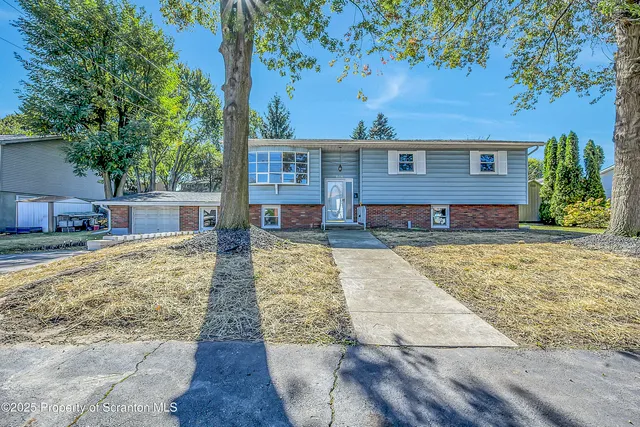 $329,900 | 604 Marjorie Drive, Dunmore, PA 18512