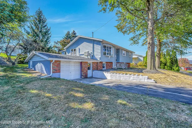 $329,900 | 604 Marjorie Drive, Dunmore, PA 18512