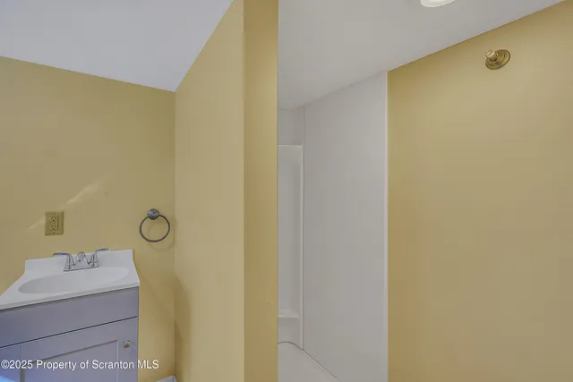 $329,900 | 604 Marjorie Drive, Dunmore, PA 18512