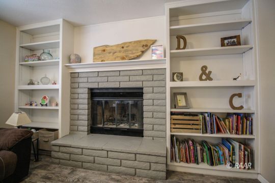 1124 Faith Court Ridgecrest, CA 93555 - Photo 16 of 35 a living room with lots of books and a book shelf