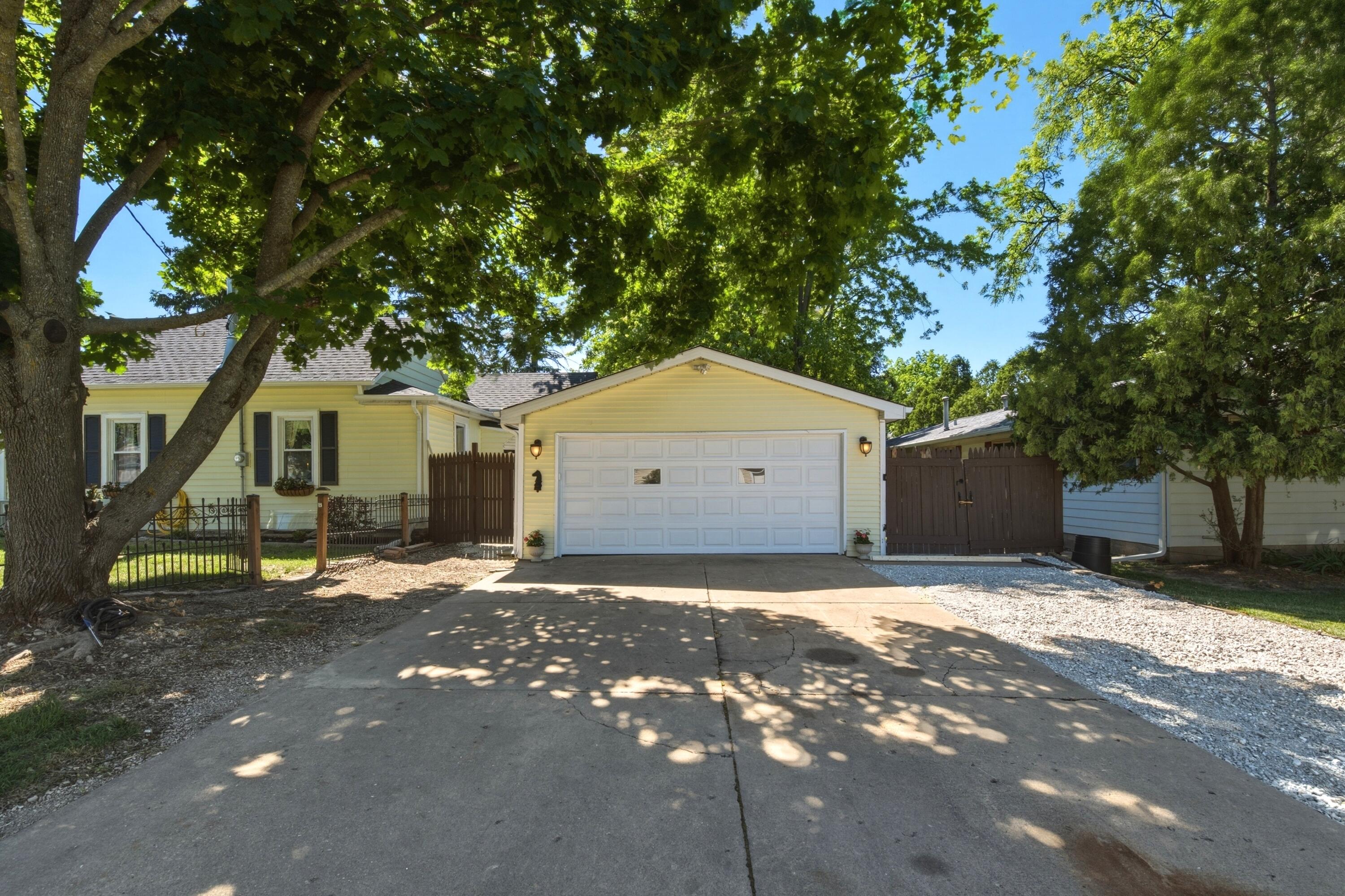 603 Spring Street Lake Geneva, WI 53147 - Photo 5 of 24 04