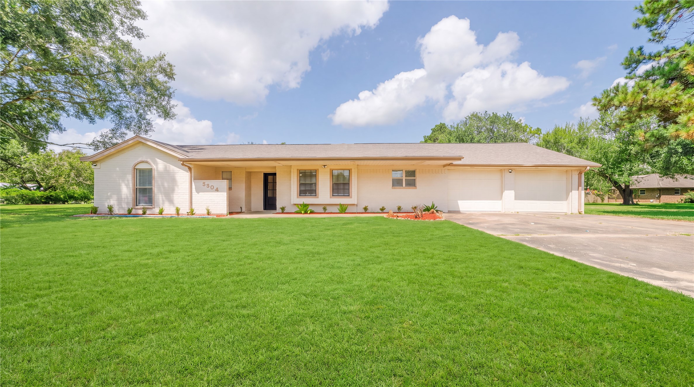 3304 Bruce Hall Road Santa Fe, TX 77510 - Photo 1 of 33 Gallery Image 1