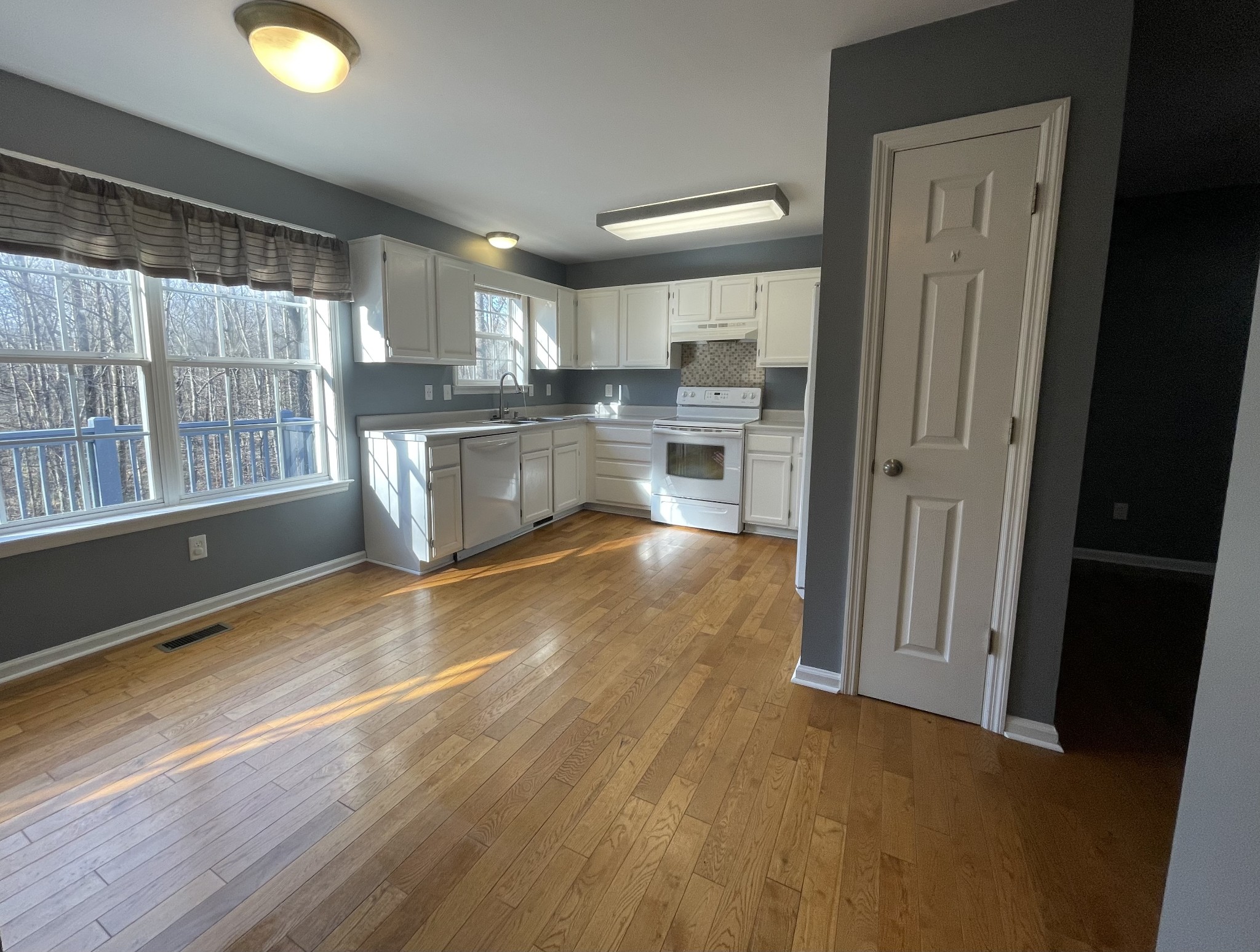 129 Robinson Road Dickson, TN 37055 - Photo 10 of 27 Gallery Image 10