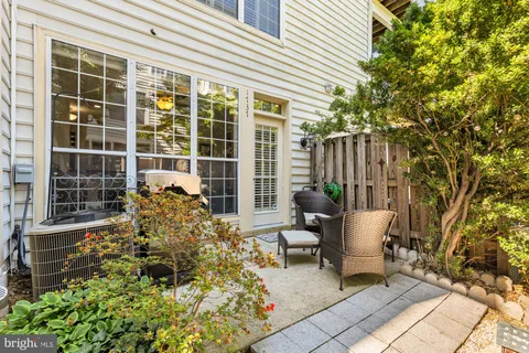 $530,000 | 1737 Kingsgate Court, Alexandria, VA 22302