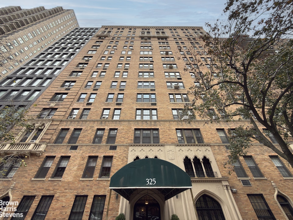 325 East 79th Street, Unit 3E Manhattan, NY 10075 - Photo 13 of 14 a front view of a building