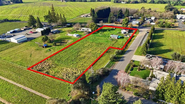 a view of an outdoor space