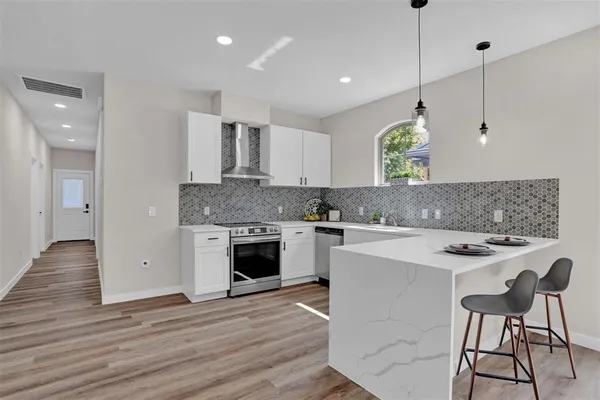 $1,600 | 705 East Hanna Street, Denison, TX 75021