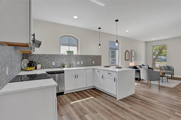 $1,600 | 705 East Hanna Street, Denison, TX 75021