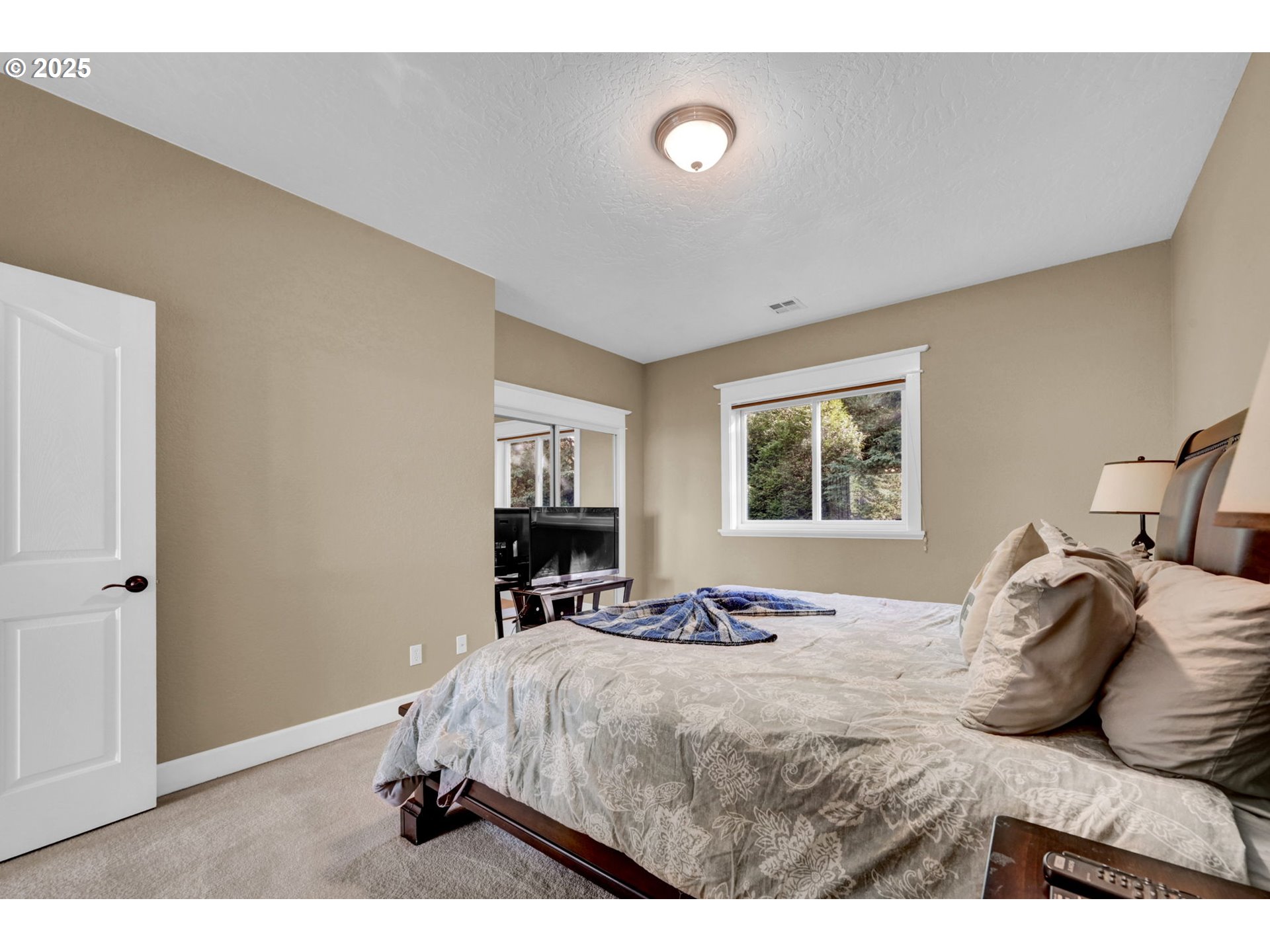 2375 Lasater Boulevard Eugene, OR 97405 - Photo 28 of 46 a bedroom with a bed and a window