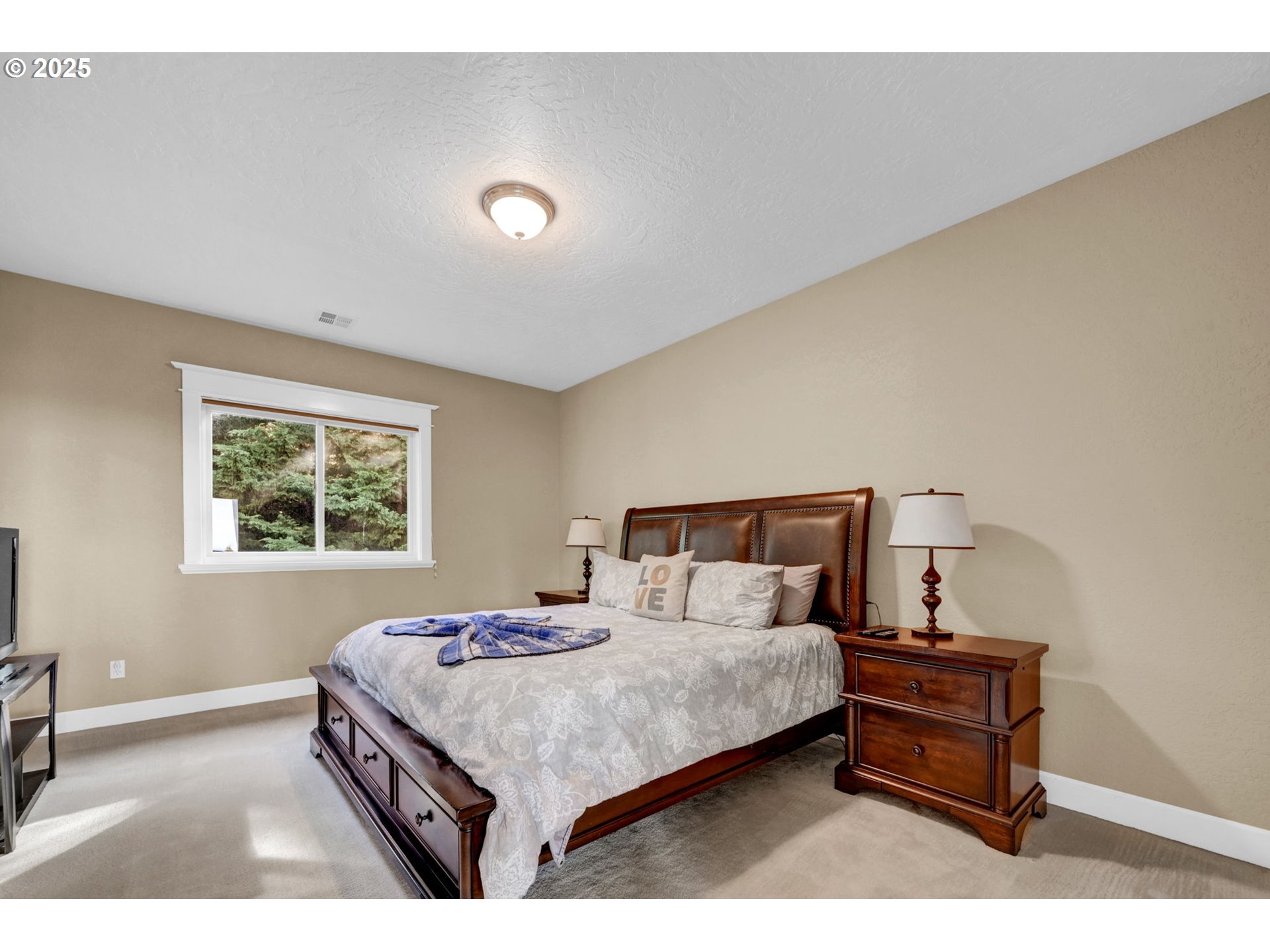 2375 Lasater Boulevard Eugene, OR 97405 - Photo 29 of 46 a bedroom with a bed and a window