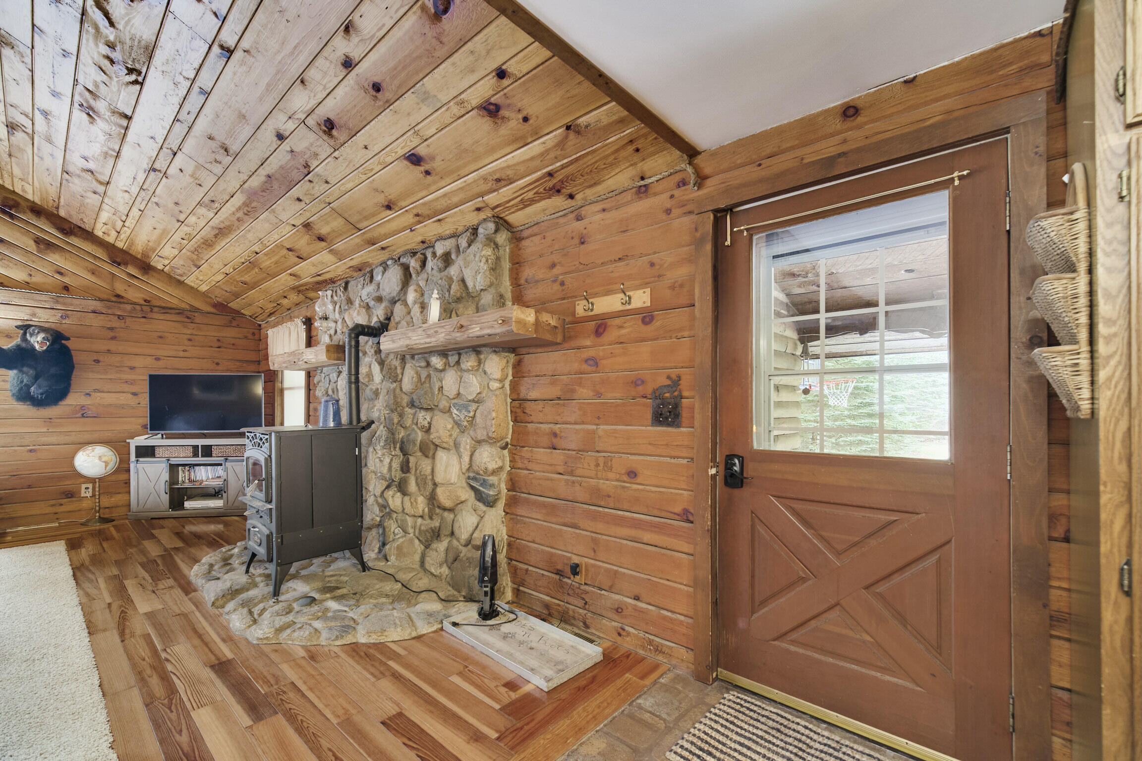 1384 Olson Road Manistee, MI 49660 - Photo 14 of 72 Entry