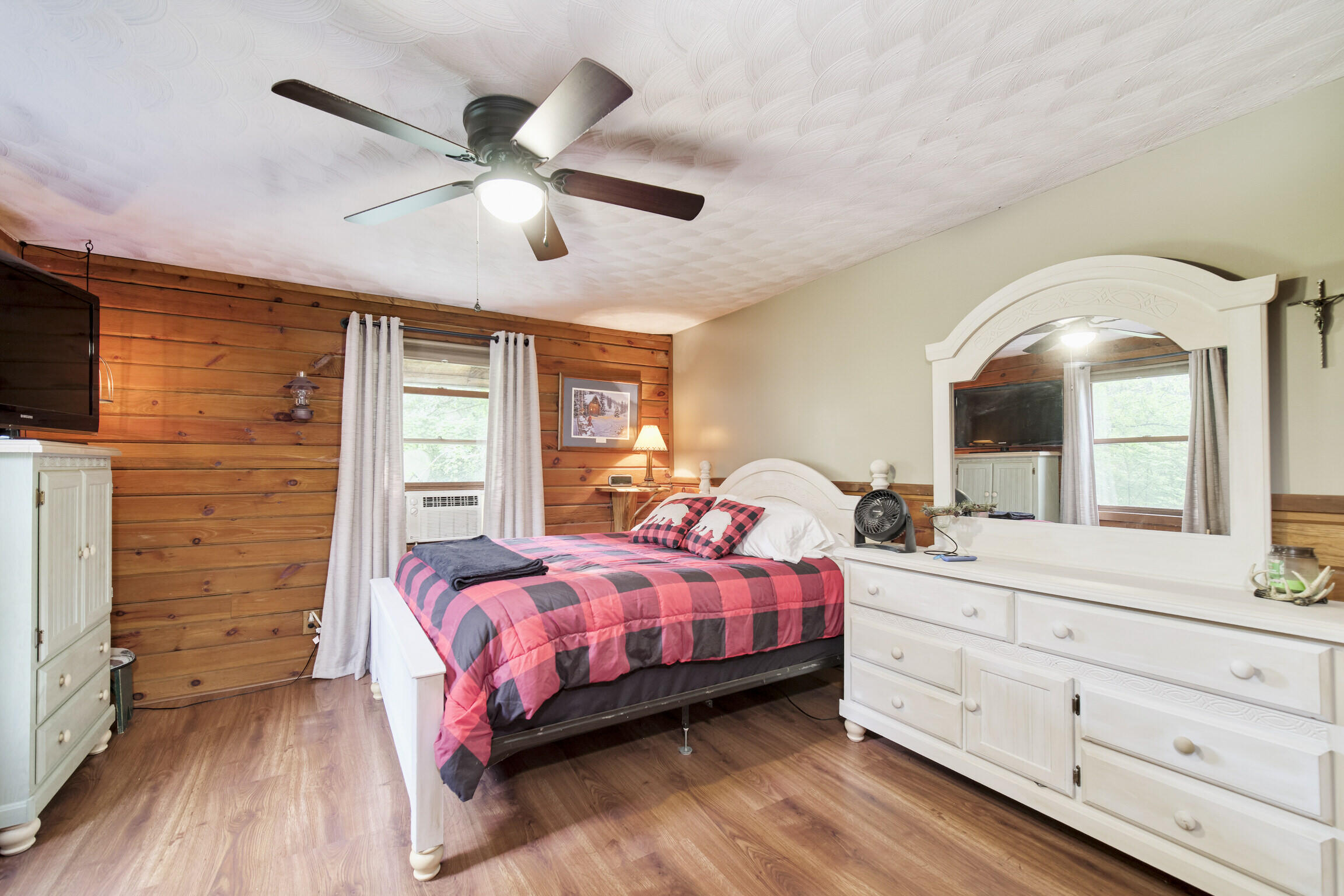 1384 Olson Road Manistee, MI 49660 - Photo 27 of 72 Primary Bedroom