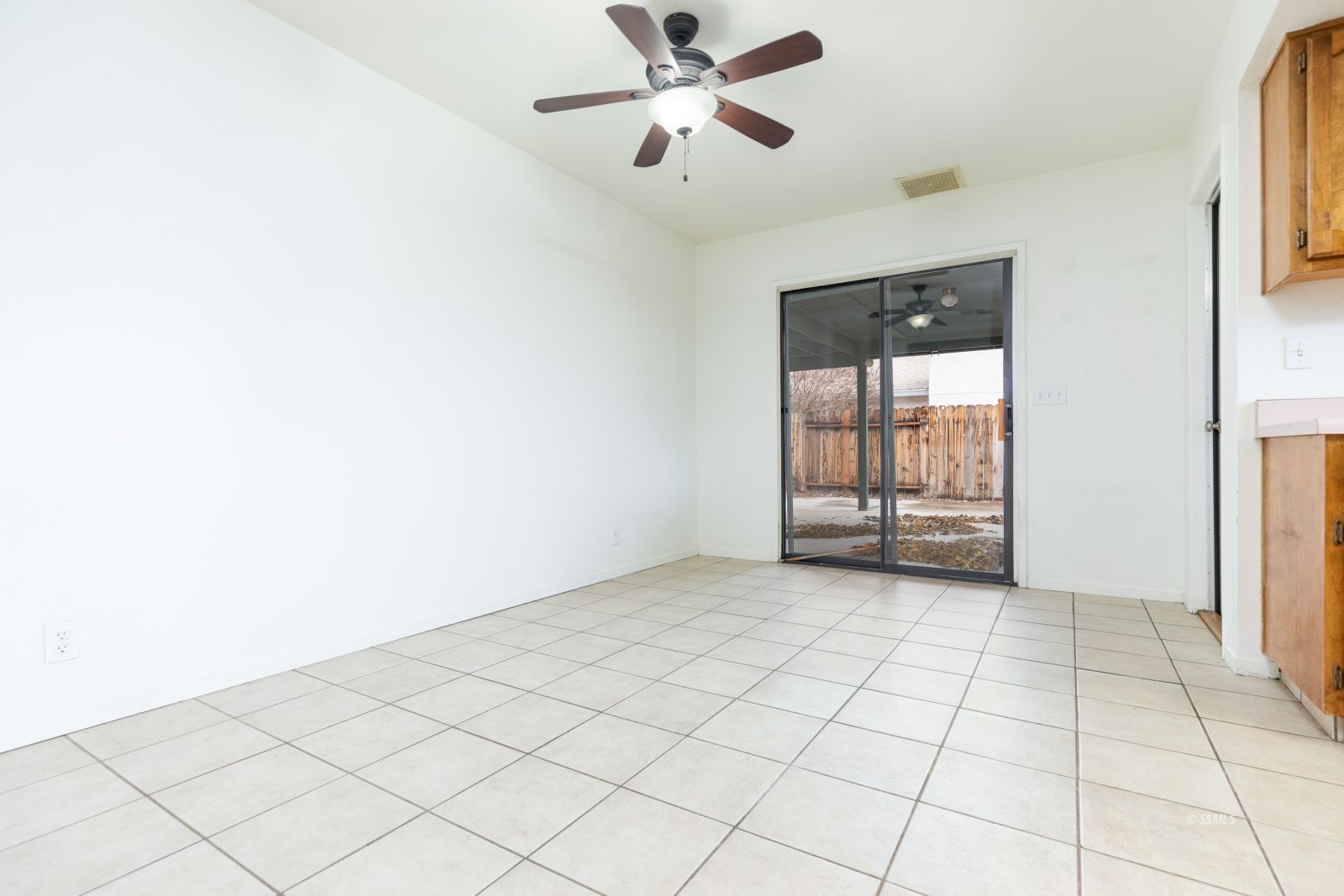 320 East Upjohn Avenue Ridgecrest, CA 93555 - Photo 5 of 23 a view of an empty room and window