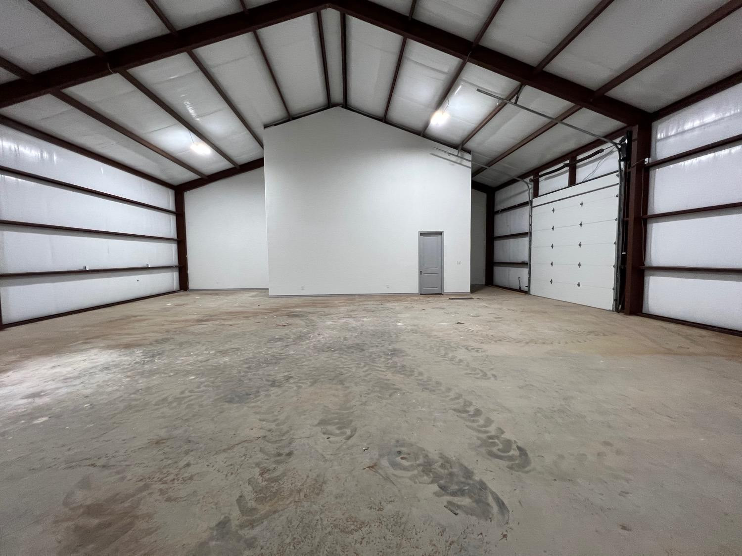 21402 County Road 2140 Lubbock, TX 79423 - Photo 12 of 23 a view of an empty room