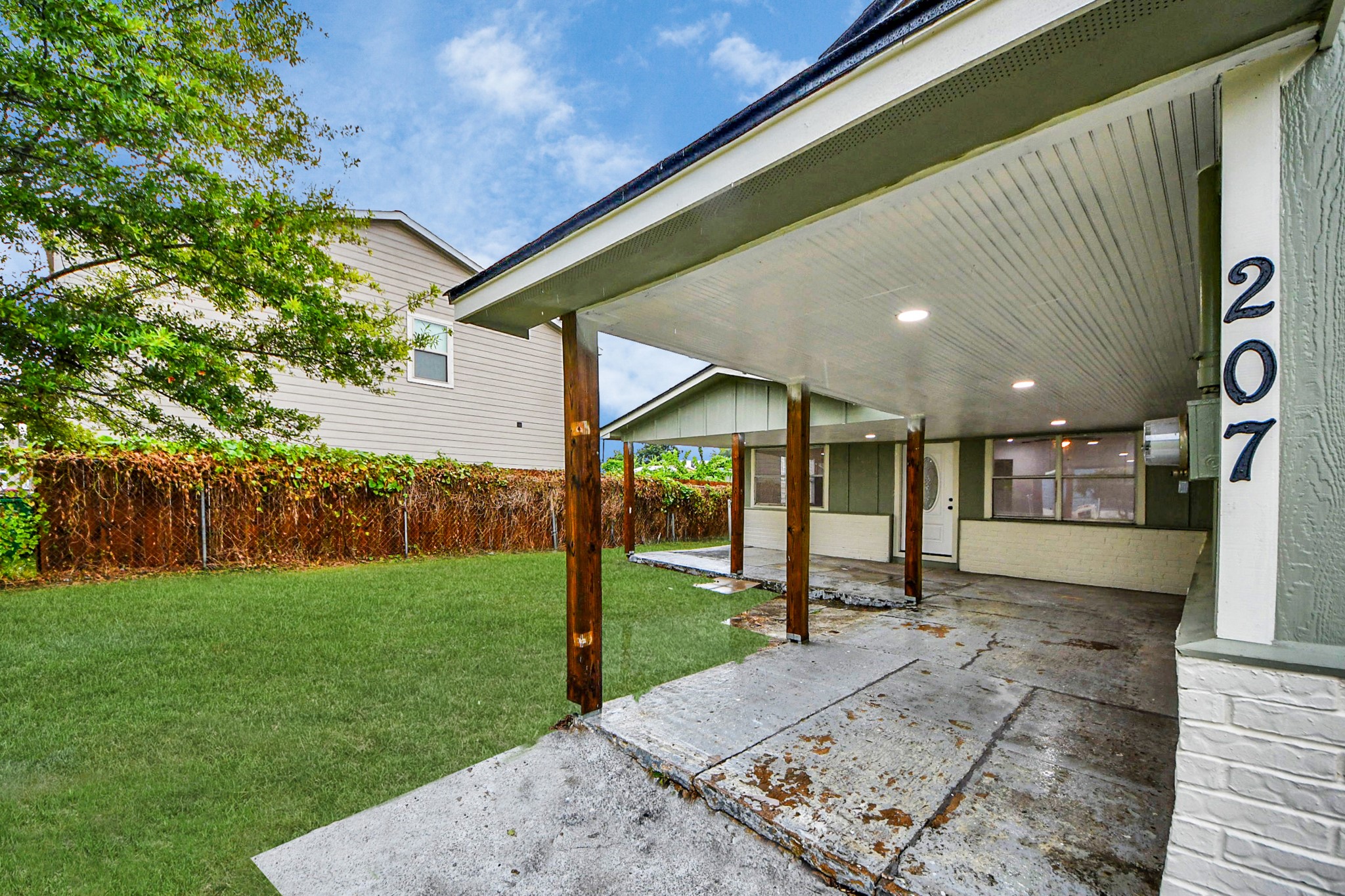 207 East Defee Avenue Baytown, TX 77520 - Photo 5 of 36 a view of a backyard