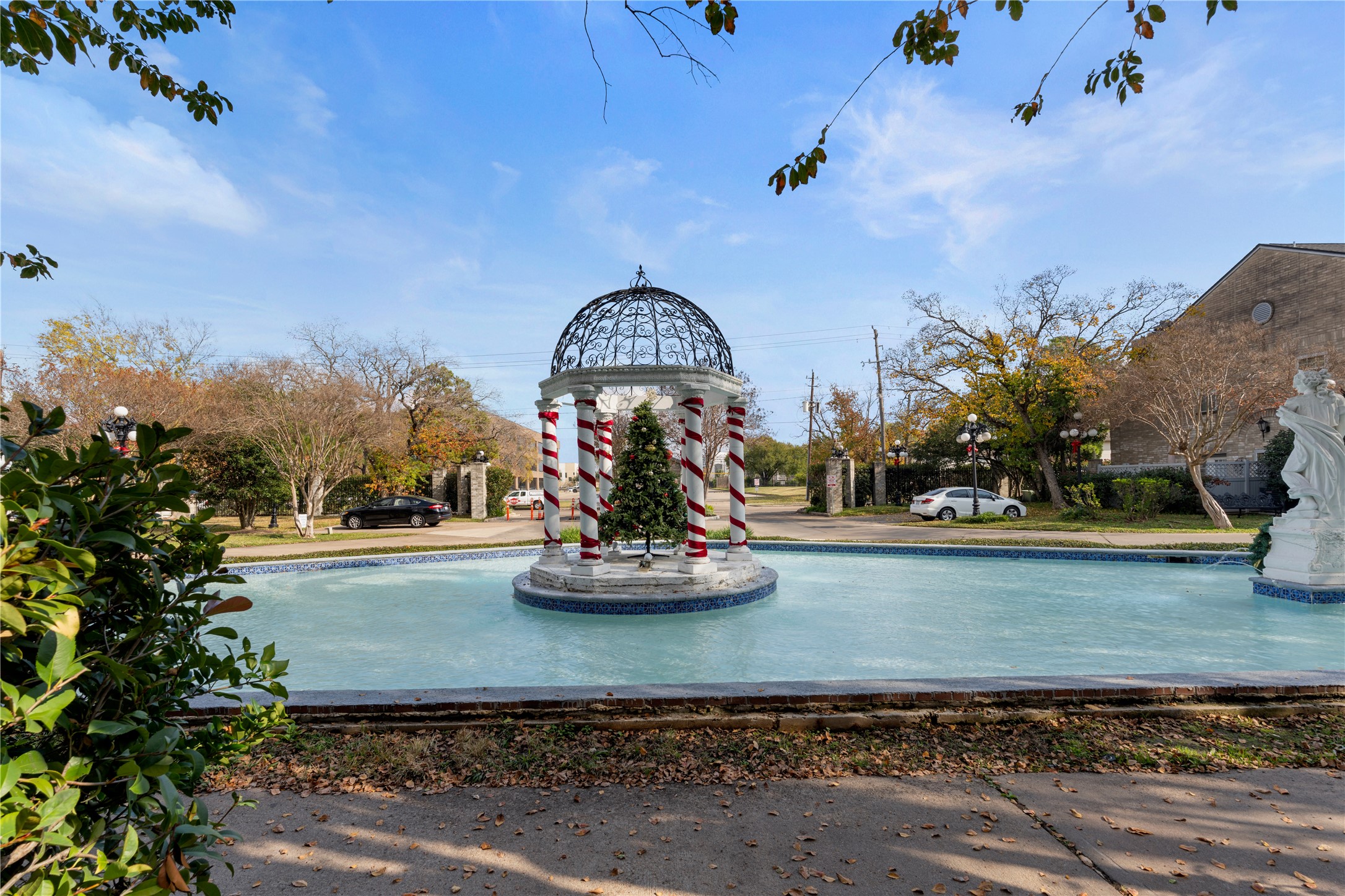 6000 Reims Road, Unit 2005 Houston, TX 77036 - Photo 27 of 28 a view of a living room