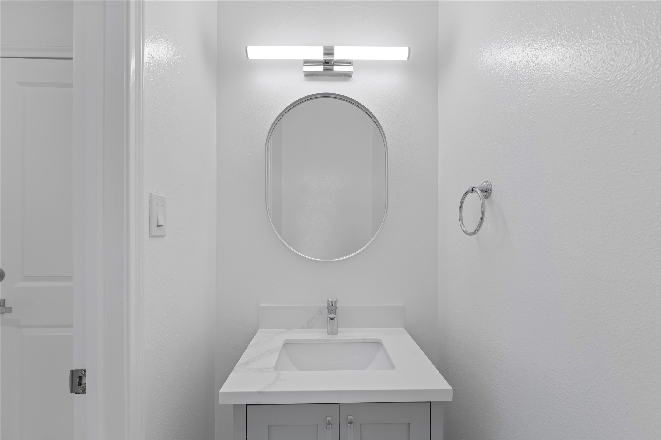 6000 Reims Road, Unit 2005 Houston, TX 77036 - Photo 8 of 28 a bathroom with a sink and a mirror