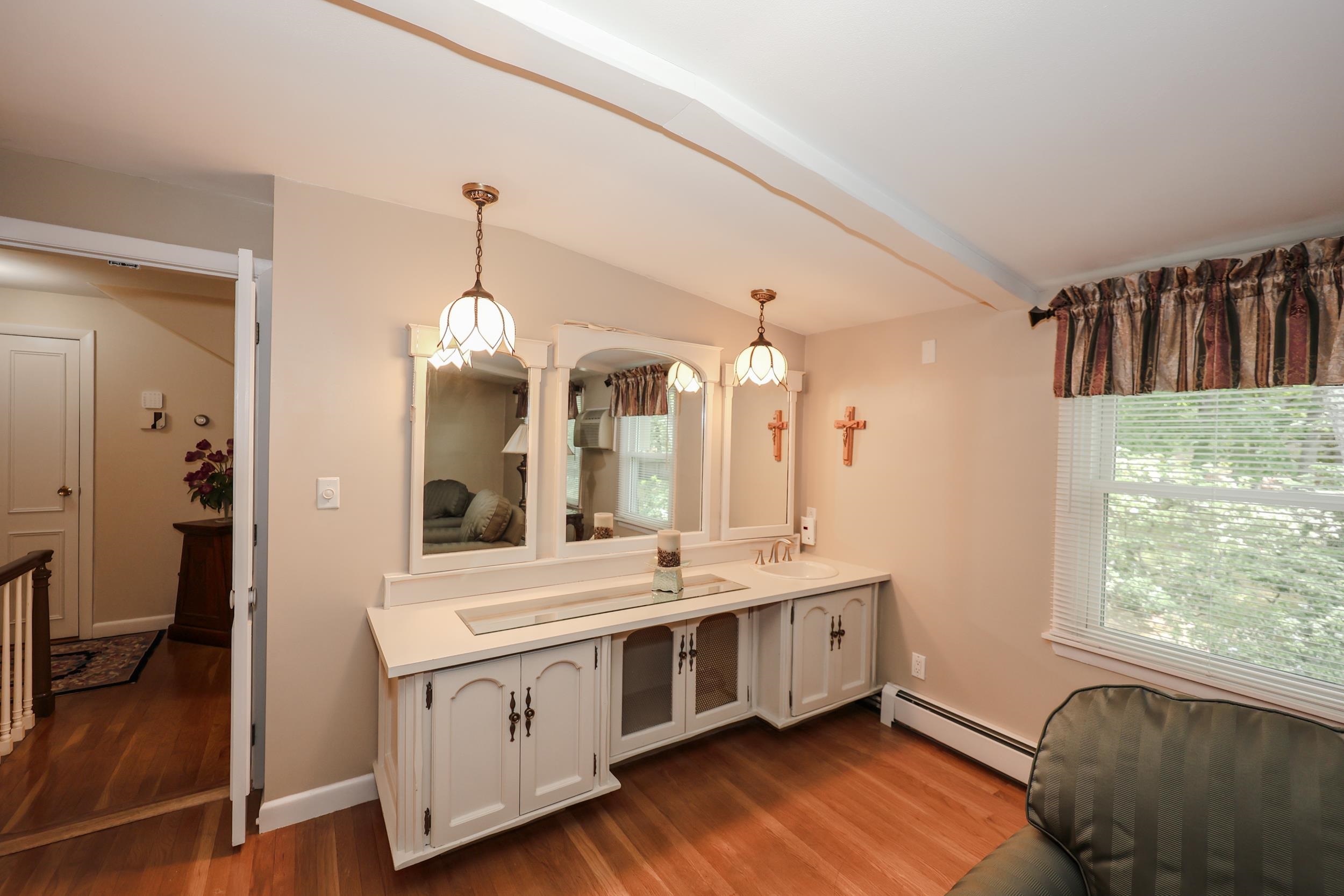 41 Bruce Road Manchester, NH 03104 - Photo 15 of 39 Gallery Image 15