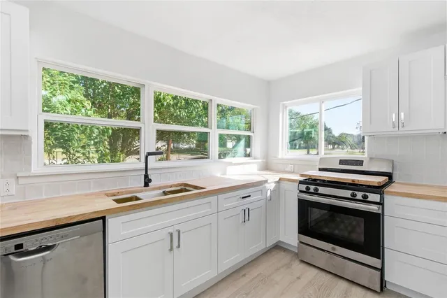 $275,000 | 3229 Meadow Oaks Drive, Haltom City, TX 76117