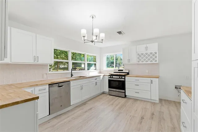 $275,000 | 3229 Meadow Oaks Drive, Haltom City, TX 76117